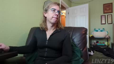 Snapshot of linzy19 chatting on December 1, 2025, 3:17 pm Linzy19 online show from December 1, 2025, 3:17 pm