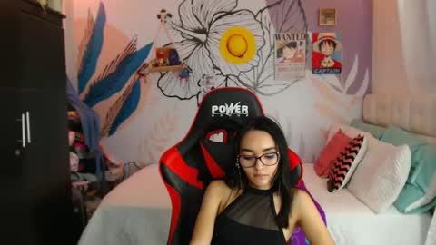 LinzyBaner online show from February 18, 2025, 11:08 pm