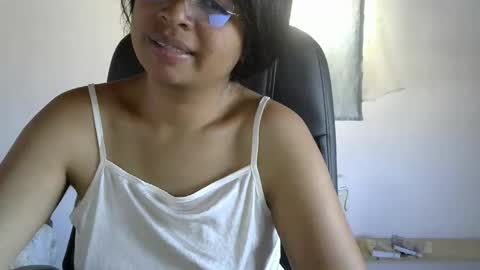 Snapshot of liora_selenex chatting on April 29, 2026, 4:27 am Liora selenex online show from April 29, 2026, 4:27 am