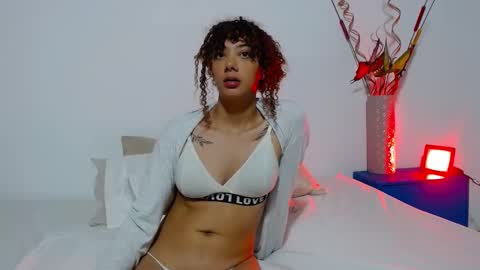 Eliza Moreau online show from March 9, 2026, 1:48 pm