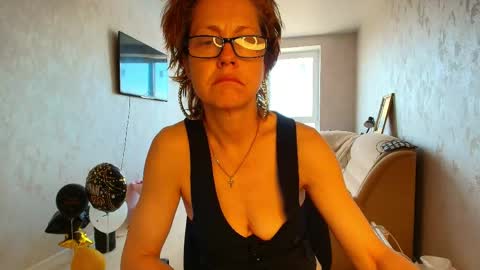 Liora Weiss online show from May 20, 2026, 6:52 am