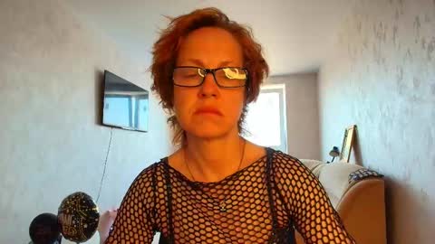 Liora Weiss online show from May 21, 2026, 7:59 am
