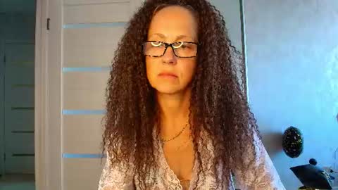 Liora Weiss online show from June 13, 2026, 8:56 am
