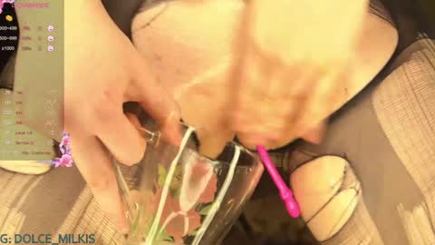 Snapshot of lipslollypop chatting on December 6, 2024, 3:33 pm Zoe online show from December 6, 2024, 3:33 pm