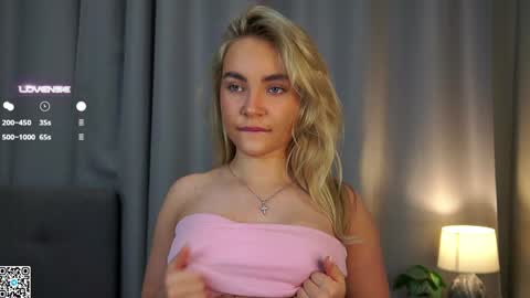 Snapshot of lipswithsmileonthem chatting on January 19, 2025, 1:10 am Amelia online show from January 19, 2025, 1:10 am