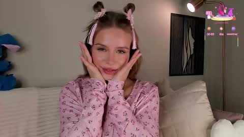 Lina online show from September 15, 2025, 1:05 am