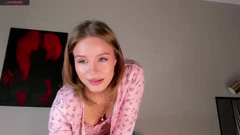 Lina online show from September 18, 2025, 1:18 am