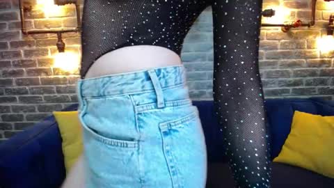 Lisa Caprice online show from October 11, 2025, 4:22 am