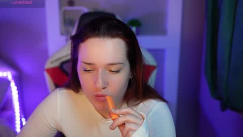 lisa_elfy online show from February 13, 2026, 3:08 pm