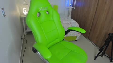 Lisa  online show from February 7, 2025, 11:34 am