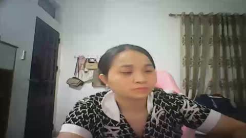 lisa_hanw online show from April 26, 2026, 1:31 pm