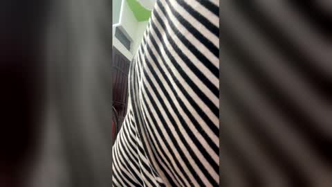 lisa_hanw online show from April 28, 2026, 6:24 pm