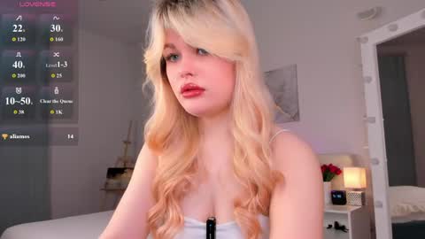 Snapshot of lisa_mccoy chatting on May 15, 2026, 1:12 am Lisa online show from May 15, 2026, 1:12 am