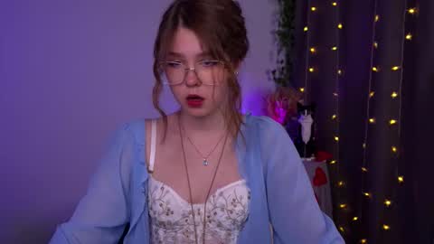 Snapshot of lisa_roses chatting on November 29, 2025, 10:57 pm Lisa online show from November 29, 2025, 10:57 pm