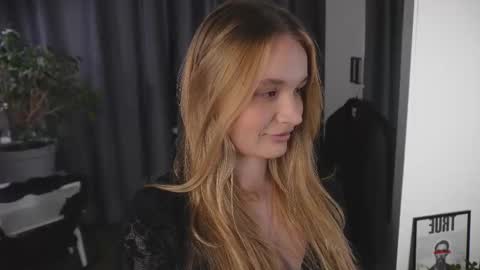 Snapshot of lisa_schiele chatting on October 21, 2025, 8:20 pm Elisabeth or Lisa online show from October 21, 2025, 8:20 pm