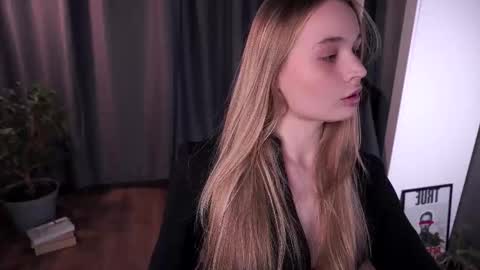 Snapshot of lisa_schiele chatting on November 2, 2025, 8:44 pm Elisabeth or Lisa online show from November 2, 2025, 8:44 pm