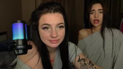 Snapshot of lisaanddenis chatting on September 17, 2025, 9:38 pm Lisa and Den online show from September 17, 2025, 9:38 pm