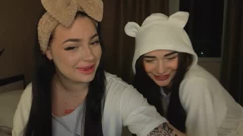 Snapshot of lisaanddenis chatting on September 21, 2025, 3:35 pm Lisa and Den online show from September 21, 2025, 3:35 pm