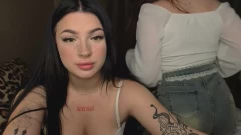 Snapshot of lisaanddenis chatting on October 4, 2025, 2:48 pm Lisa and Den online show from October 4, 2025, 2:48 pm