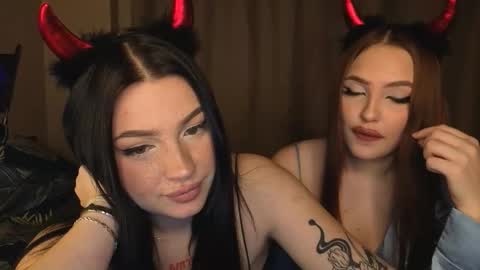 Snapshot of lisaanddenis chatting on October 27, 2025, 3:05 pm Lisa and Den online show from October 27, 2025, 3:05 pm