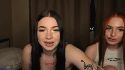 Snapshot of lisaanddenis chatting on November 24, 2025, 4:40 pm Lisa and Den online show from November 24, 2025, 4:40 pm