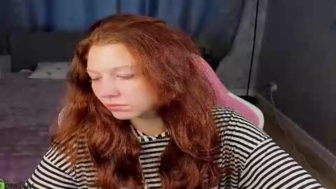 LisaFox online show from August 3, 2026, 1:15 am