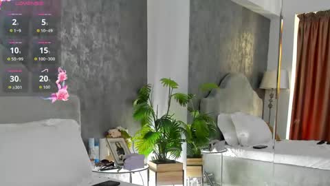 lisacroft online show from April 25, 2026, 4:48 am