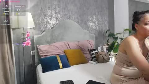 Snapshot of lisacroft chatting on May 25, 2026, 6:52 am lisacroft online show from May 25, 2026, 6:52 am