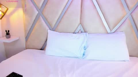 Snapshot of lisapalmerr chatting on November 21, 2025, 7:34 pm LISA online show from November 21, 2025, 7:34 pm