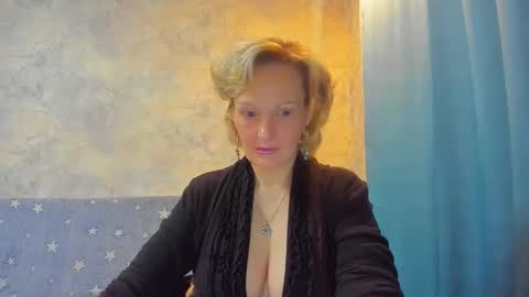 Snapshot of lisasimsx chatting on February 8, 2026, 10:13 pm Lisasimsxs online show from February 8, 2026, 10:13 pm