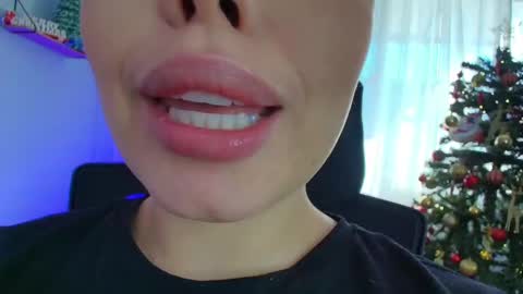 Snapshot of lisbet_21x chatting on December 7, 2024, 1:18 pm Lisbet online show from December 7, 2024, 1:18 pm