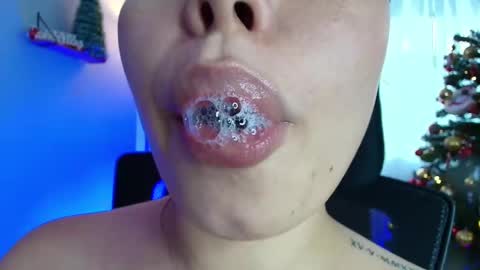 Snapshot of lisbet_21x chatting on December 9, 2024, 9:05 pm Lisbet online show from December 9, 2024, 9:05 pm