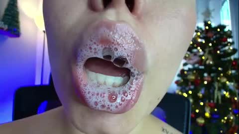 Snapshot of lisbet_21x chatting on December 10, 2024, 10:16 pm Lisbet online show from December 10, 2024, 10:16 pm