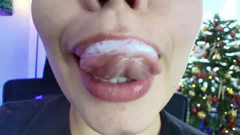 Snapshot of lisbet_21x chatting on December 19, 2024, 6:45 pm Lisbet online show from December 19, 2024, 6:45 pm