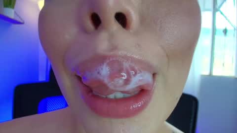 Snapshot of lisbet_21x chatting on February 12, 2025, 8:18 pm Lisbet online show from February 12, 2025, 8:18 pm