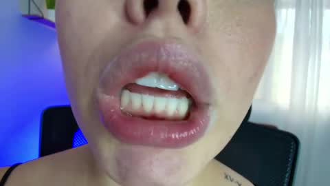 Snapshot of lisbet_21x chatting on February 19, 2025, 10:31 pm Lisbet online show from February 19, 2025, 10:31 pm