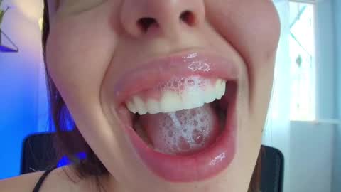 Snapshot of lisbet_21x chatting on March 10, 2025, 7:18 pm Lisbet online show from March 10, 2025, 7:18 pm