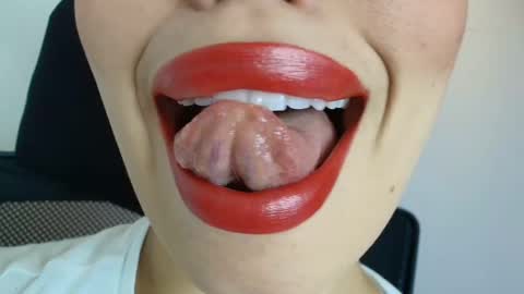 Snapshot of lisbet_21x chatting on October 9, 2025, 12:52 am Lisbet online show from October 9, 2025, 12:52 am