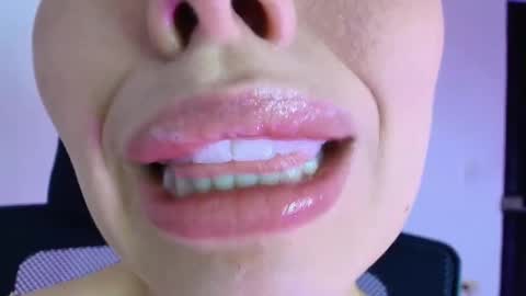 Snapshot of lisbet_21x chatting on November 15, 2025, 2:57 pm Lisbet online show from November 15, 2025, 2:57 pm