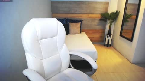 Snapshot of liseth_fox chatting on February 25, 2025, 1:20 am Liseth Fox online show from February 25, 2025, 1:20 am