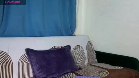 Snapshot of lisi4ka_basik33 chatting on October 11, 2025, 5:17 am Kris Maks online show from October 11, 2025, 5:17 am