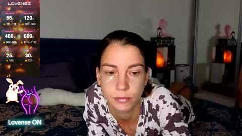 Snapshot of lisi4ka_basik33 chatting on October 19, 2025, 5:08 am Kris Maks online show from October 19, 2025, 5:08 am