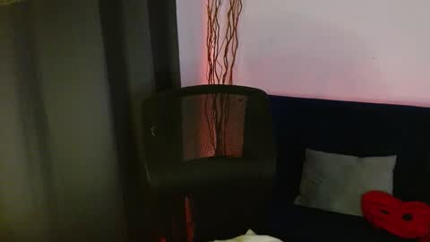  Liss  online show from December 1, 2025, 3:33 am