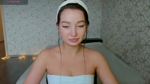 Snapshot of lissa_cristal_ chatting on May 17, 2026, 11:17 am lissa_cristal_ online show from May 17, 2026, 11:17 am