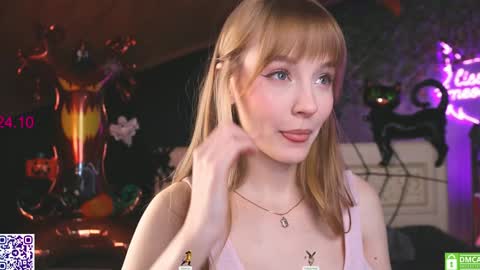 Snapshot of lissa_meooow chatting on October 24, 2025, 5:15 am your Liza again. Next stream Dec. 1 at 2 or 3 GMT online show from October 24, 2025, 5:15 am