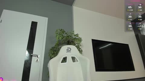 Snapshot of lissababe11 chatting on December 11, 2024, 9:55 pm Alexa online show from December 11, 2024, 9:55 pm