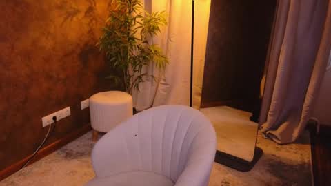 lissaros online show from February 21, 2025, 8:51 am