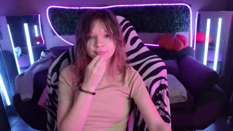 Snapshot of litabrom chatting on November 18, 2025, 9:03 am Lena online show from November 18, 2025, 9:03 am