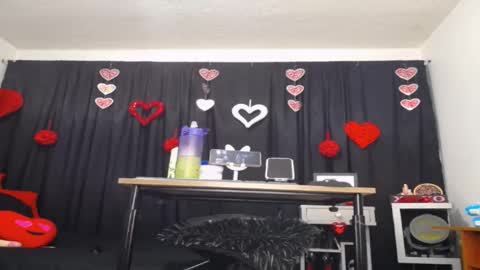 Snapshot of litas_secrets chatting on February 18, 2025, 10:14 pm LITA a sexy milf online show from February 18, 2025, 10:14 pm