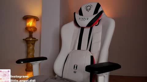 Snapshot of littel_angel_didi chatting on January 28, 2025, 5:35 pm Diana Woods online show from January 28, 2025, 5:35 pm